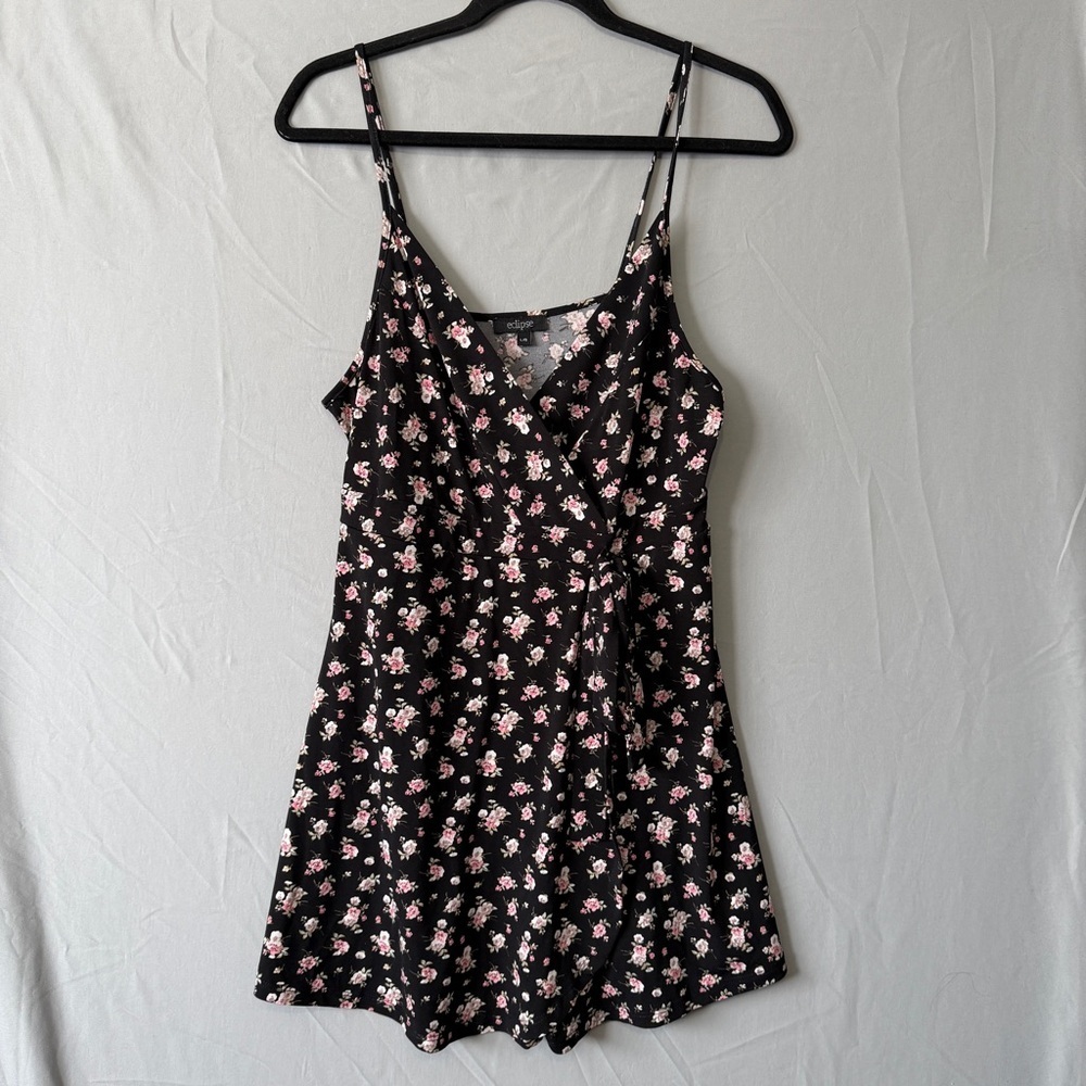 Eclipse Womens Floral Babydoll Faux Wrap Romper L Black Spaghetti Strap Shorts
